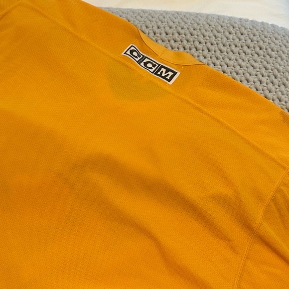 NHL Pittsburgh Penguins Men’s Licensed Jersey No Player CCM Gold Size Large - Picture 5 of 9